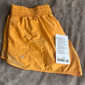 lululemon Hotty Hot HR Short 2.5” Lined (Mango Dream)